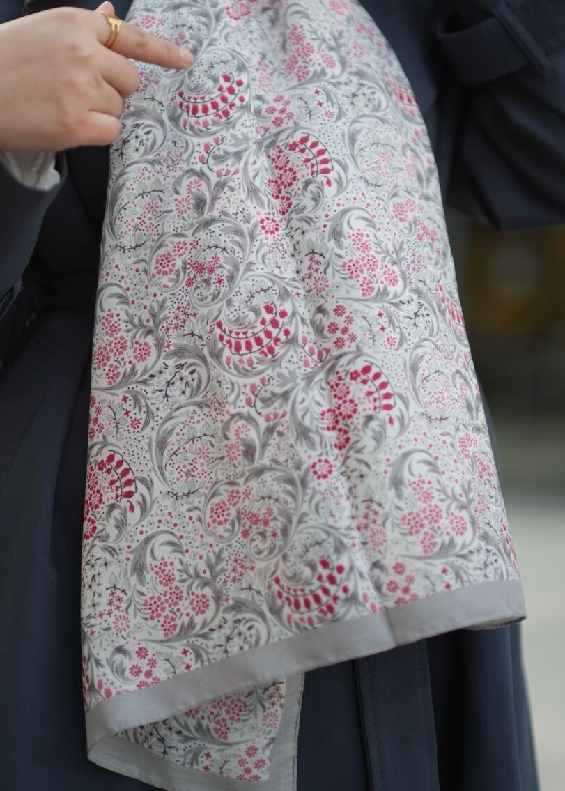 Dainty Floral Print Hijab - Gray