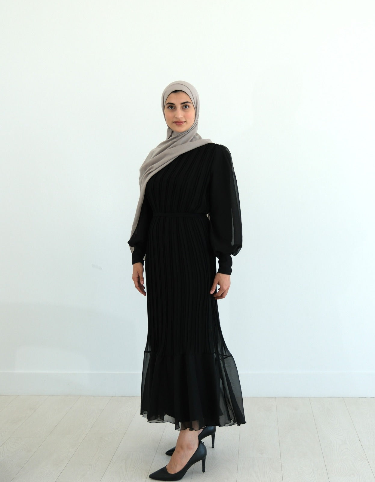 Elegant Pleated Lined Dress - Black