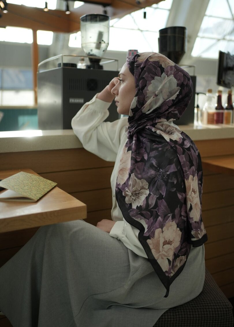 Velvet Bloom Print Hijab - Purple