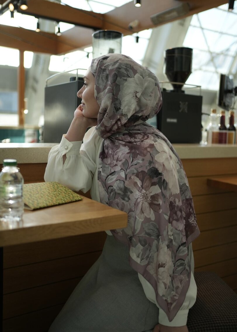 Velvet Bloom Print Hijab - Dusty Rose