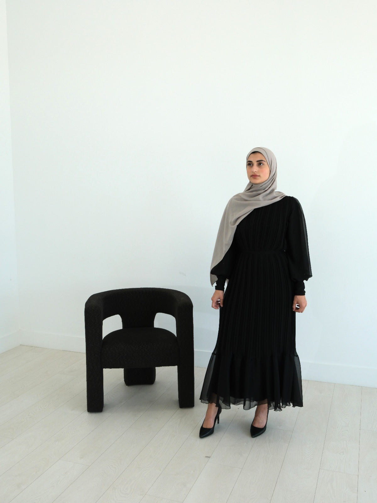 Elegant Pleated Lined Dress - Black