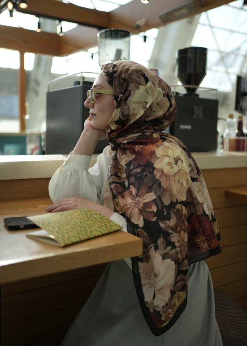 Velvet Bloom Print Hijab - Autumn