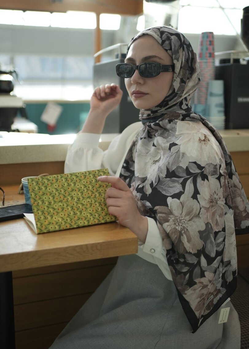 Velvet Bloom Print Hijab - Black