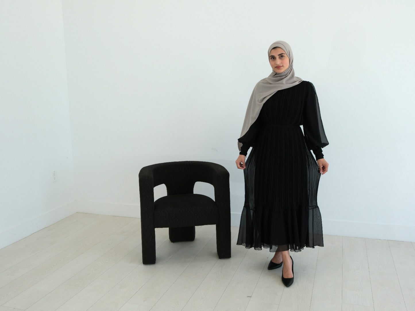 Elegant Pleated Lined Dress - Black