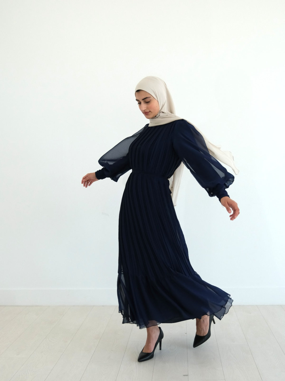 Elegant Pleated Lined Dress - Navy