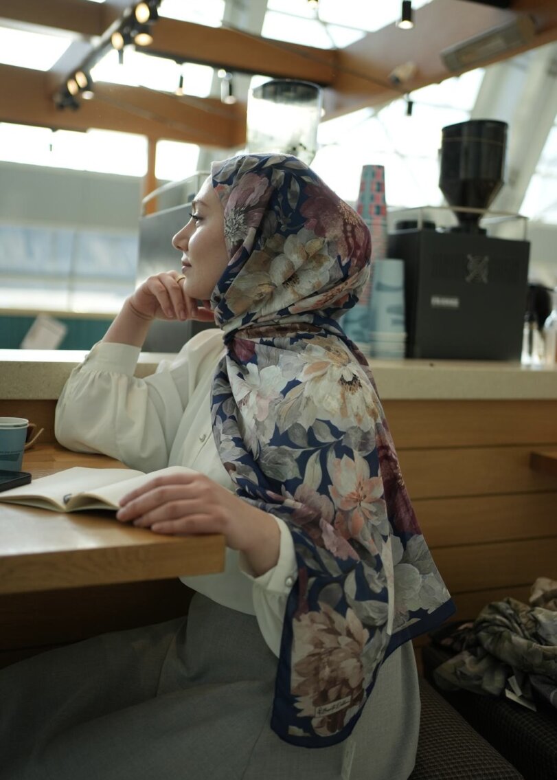 Velvet Bloom Print Hijab - Bright Navy