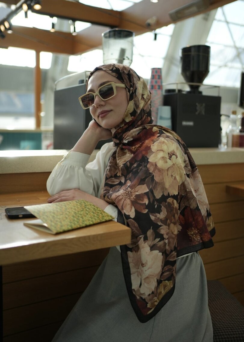 Velvet Bloom Print Hijab - Autumn