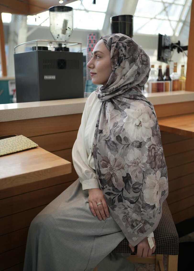Velvet Bloom Print Hijab - Greige