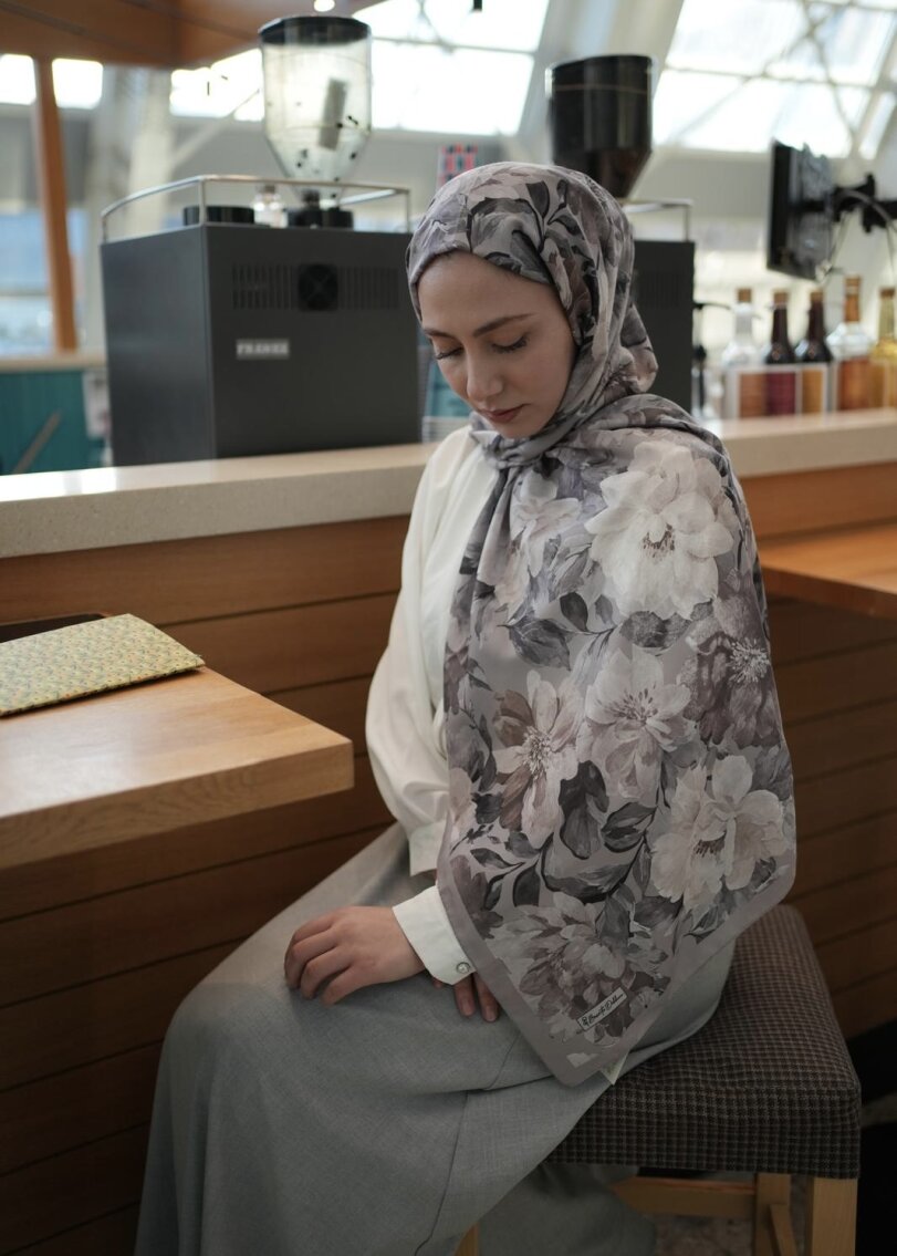 Velvet Bloom Print Hijab - Greige