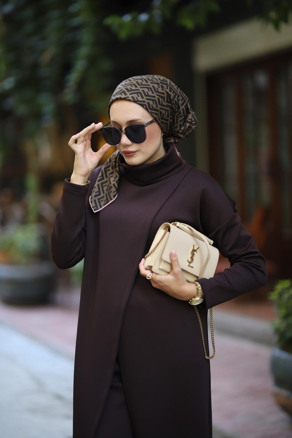 Close view of the MODESTIQUE Luna Set in Brown, styled with sunglasses, a printed hijab and a cream bag.