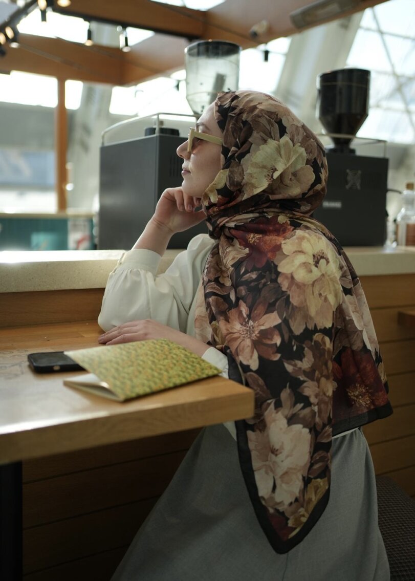 Velvet Bloom Print Hijab - Autumn