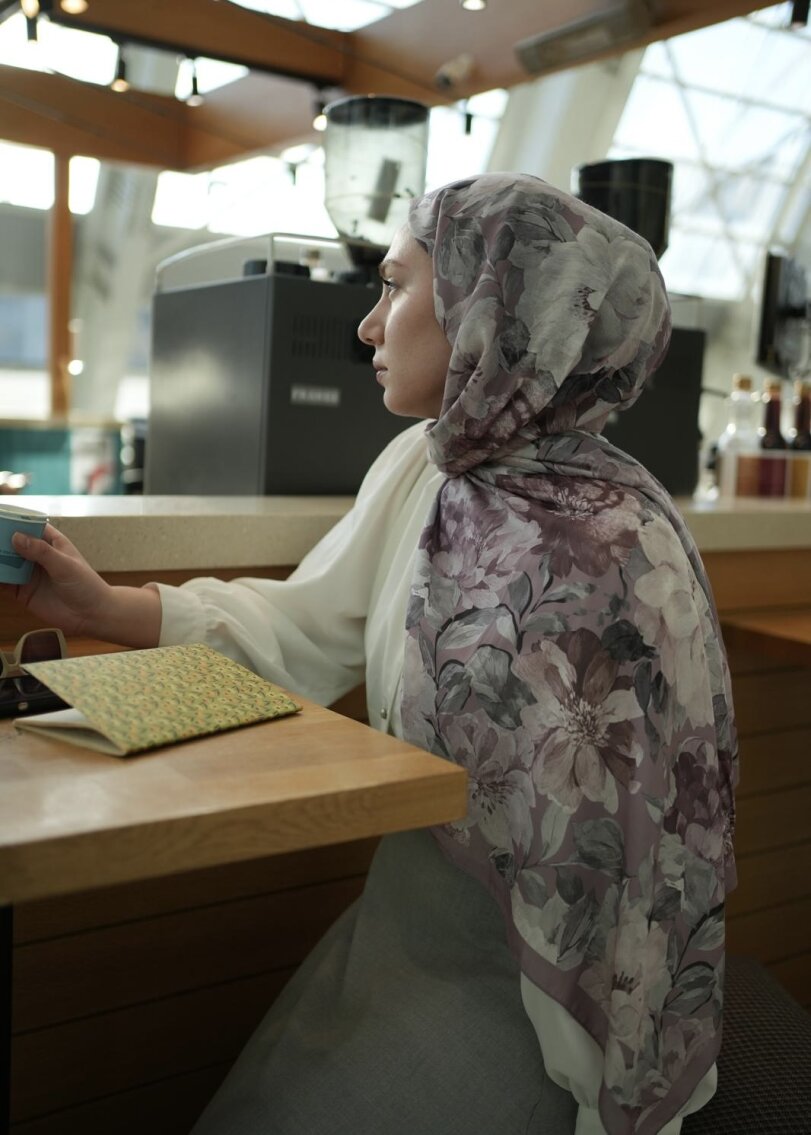 Velvet Bloom Print Hijab - Dusty Rose