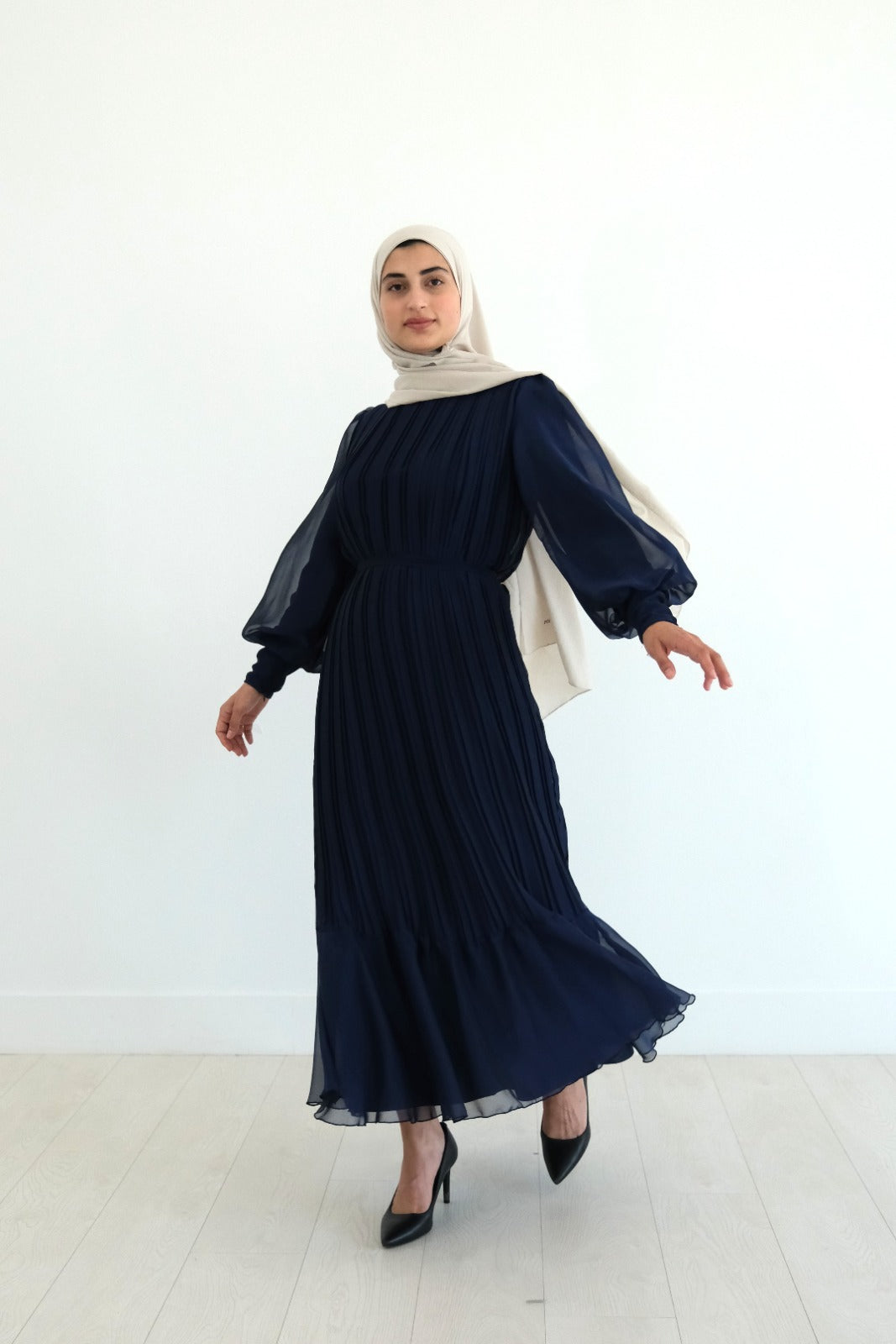 Elegant Pleated Lined Dress - Navy