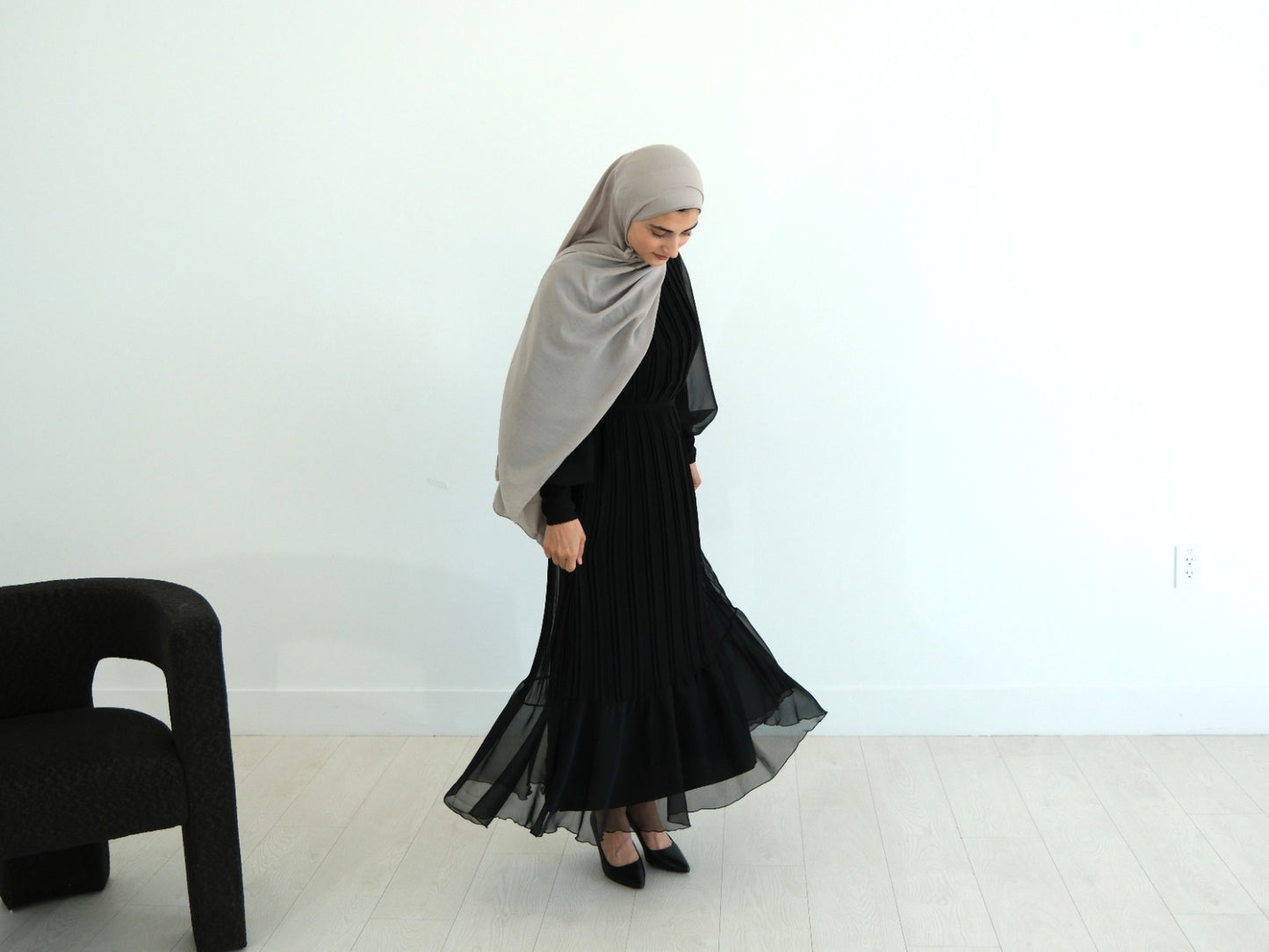 Elegant Pleated Lined Dress - Black