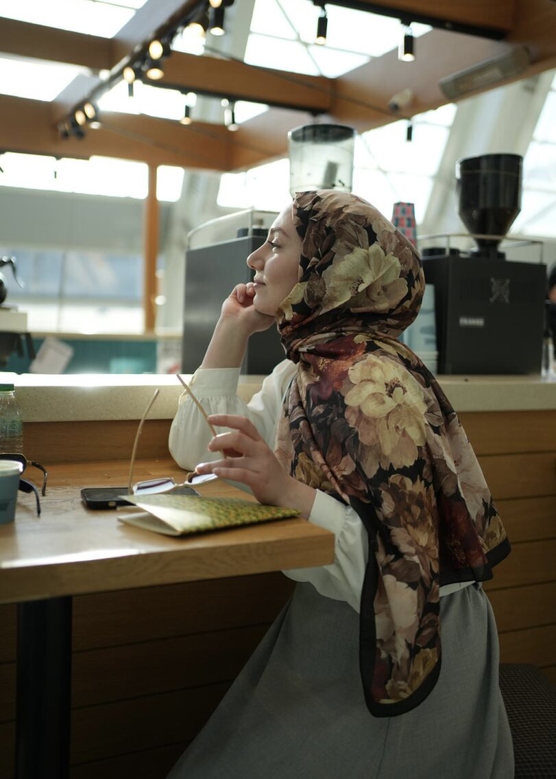 Velvet Bloom Print Hijab - Autumn