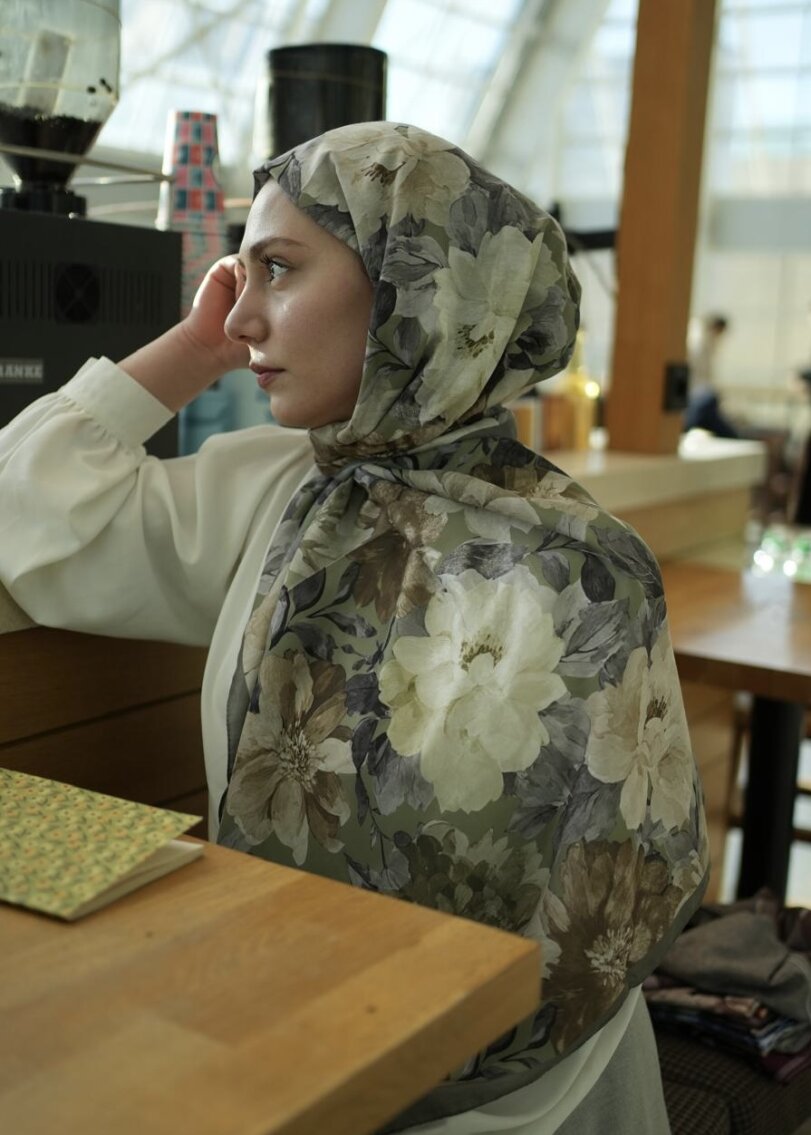 Velvet Bloom Print Hijab - Soft Green