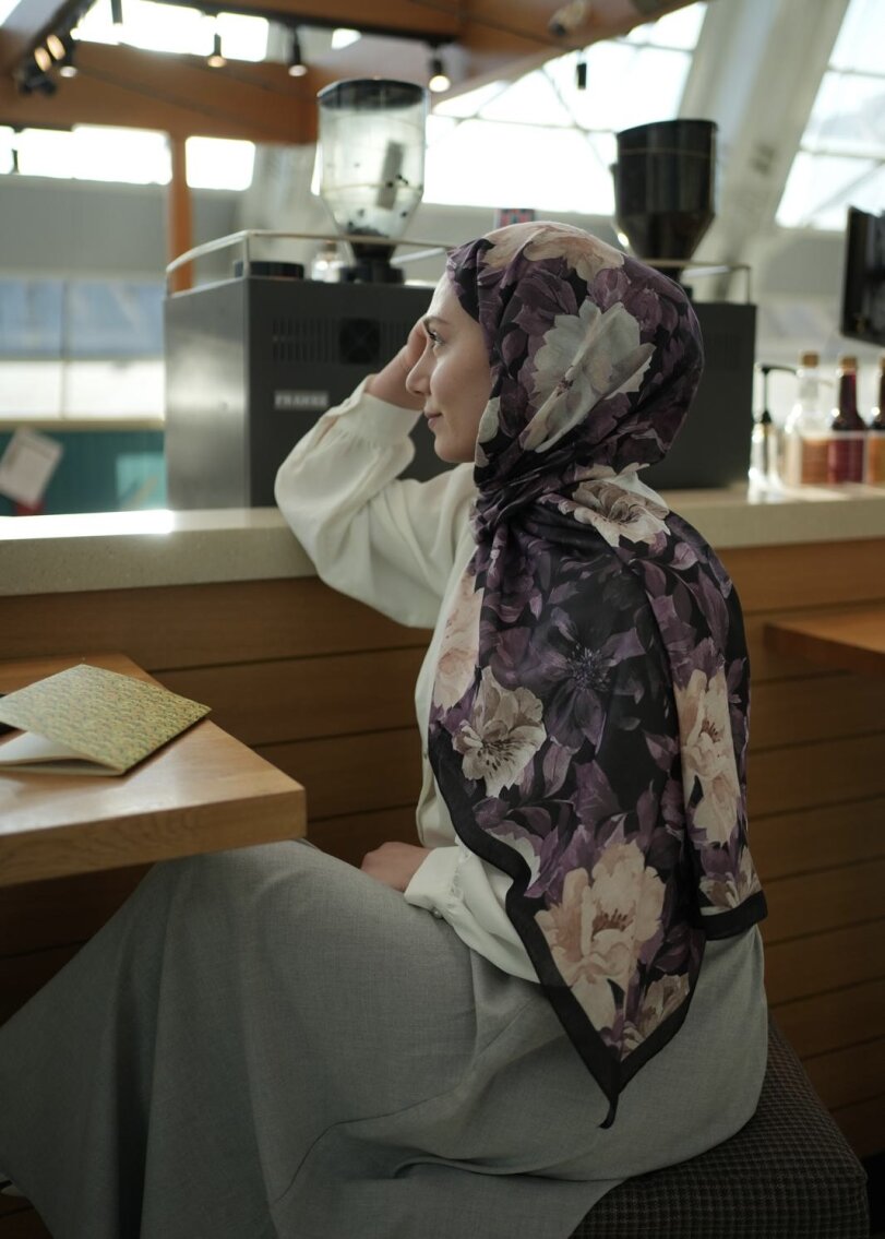 Velvet Bloom Print Hijab - Purple